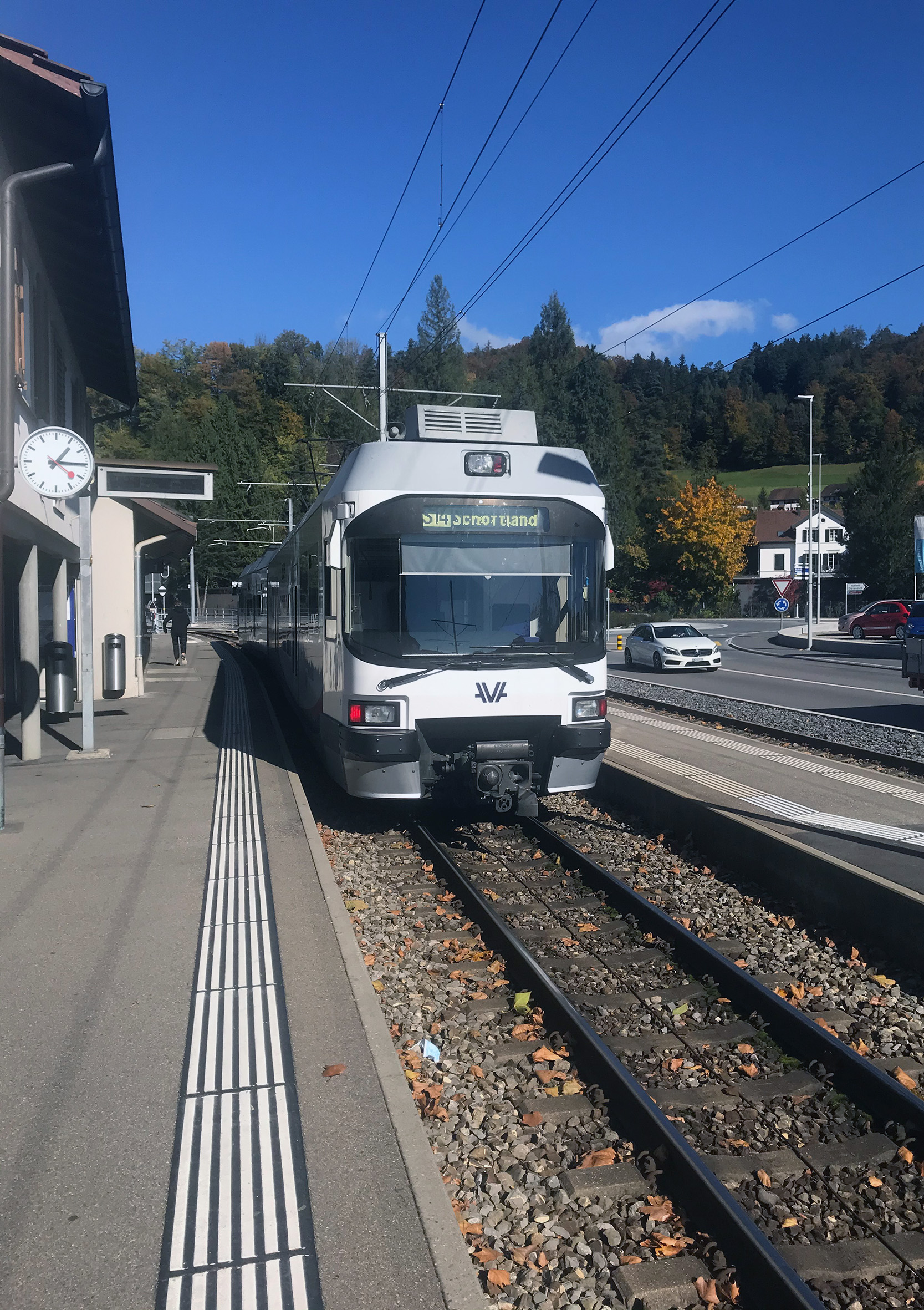 Situtaionsbild Bahnhof mit Zug